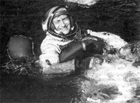 Мирослав Гермашевский, летчик ПВО Польской Народной Республики, чувствует себя на воде как в невесомости