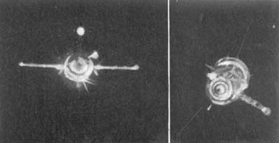 Транспортный  космический корабль «Союз-40» после отстыковки от станции «Салют-6» [1981 г.>
Транспортный космический корабль «Союз Т-12» причаливает к станции  «Салют-7» [1984 г.]