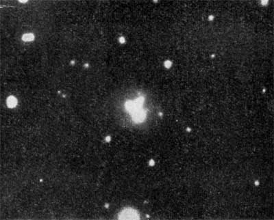 Фиг.1. Оптическая галактика, расположенная вблизи источника радиоизлучения Лебедь А.