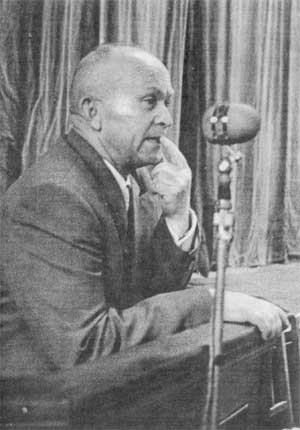 Проф. В.И.Яздовский на пресс-конференции в МГУ после полета Ю.А.Гагарина (1961 г.)