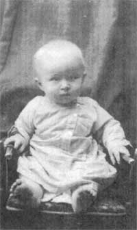 Володя Яздовский в возрасте 8 месяцев (1914 год, г.Ашхабад)