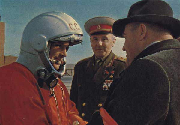 Королёв  и маршал Москаленко провожают в космос Гагарина